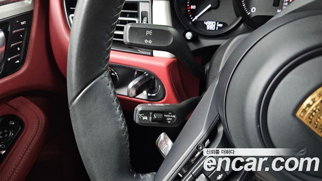 Porsche Macan 2023 — photo 22