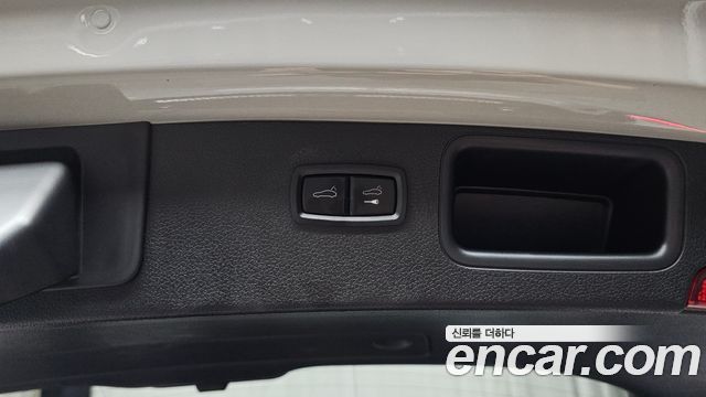 Porsche Macan 2023 — photo 23