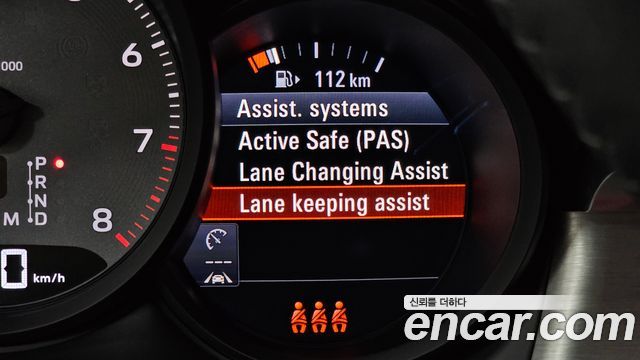 Porsche Macan 2023 — photo 25
