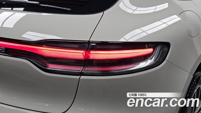 Porsche Macan 2023 — photo 9
