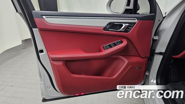 Porsche Macan 2023 — photo 14