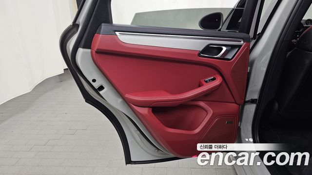 Porsche Macan 2023 — photo 15