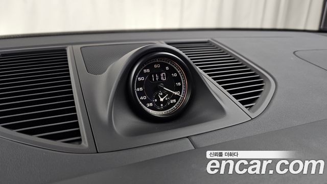 Porsche Macan 2023 — photo 28