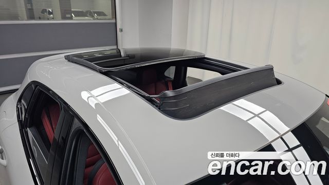 Porsche Macan 2023 — photo 32