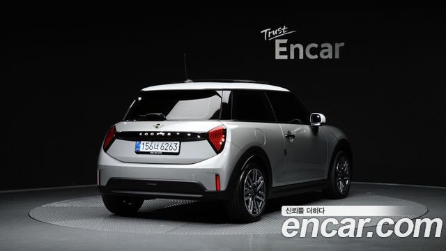 Mini Cooper 2025 — photo 2