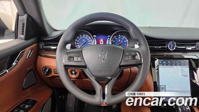 Maserati Quattroporte 2015 — photo 10