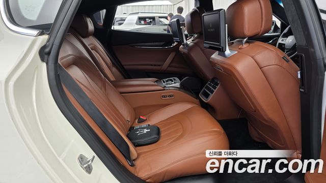 Maserati Quattroporte 2015 — photo 12