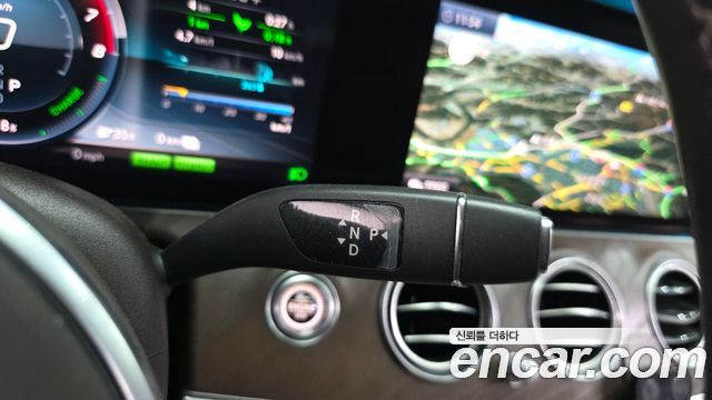 Mercedes-Benz E-Class 2020 — photo 9