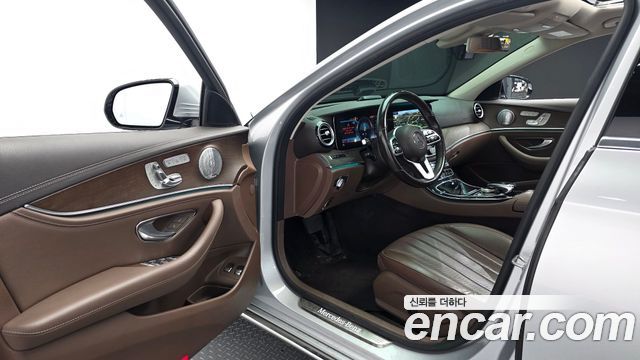 Mercedes-Benz E-Class 2020 — photo 10