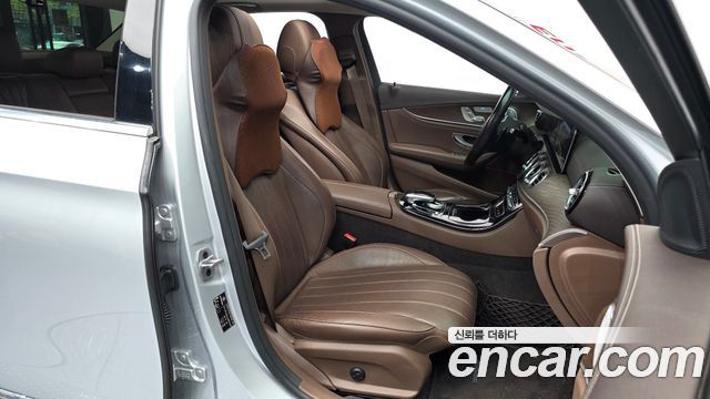Mercedes-Benz E-Class 2020 — photo 11