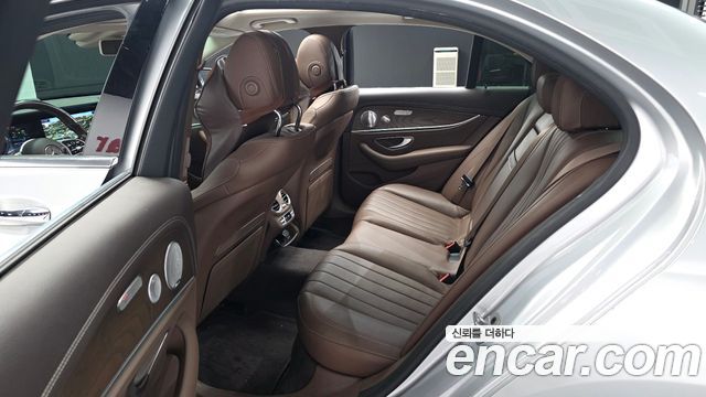 Mercedes-Benz E-Class 2020 — photo 12