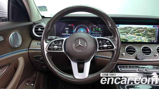 Mercedes-Benz E-Class 2020 — photo 13