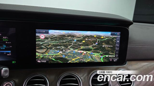 Mercedes-Benz E-Class 2020 — photo 14