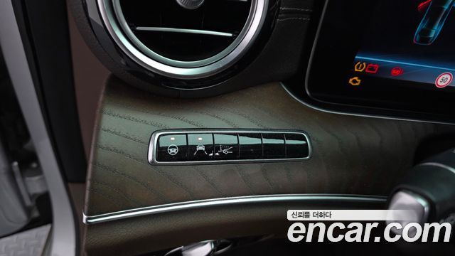 Mercedes-Benz E-Class 2020 — photo 17
