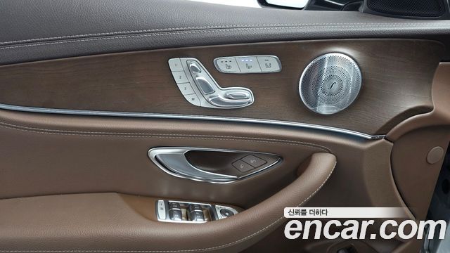 Mercedes-Benz E-Class 2020 — photo 20