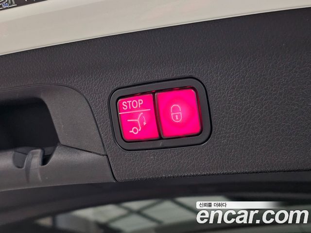 Mercedes-Benz GLE-Class 2022 — photo 19