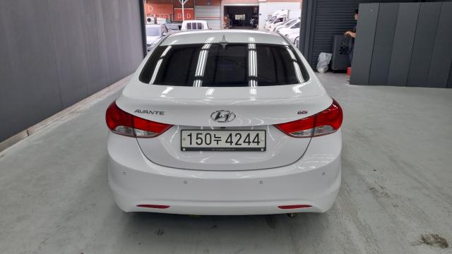 Hyundai AVANTE 2014 — photo 4