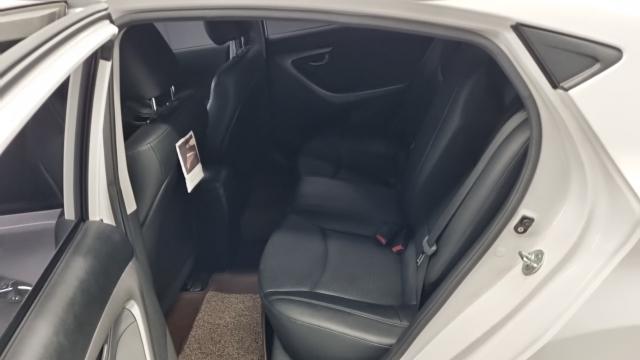 Hyundai AVANTE 2014 — photo 10