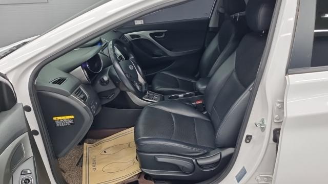 Hyundai AVANTE 2014 — photo 13