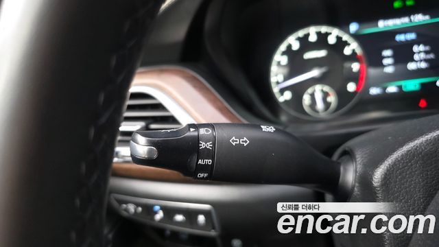 Genesis G90 2019 — photo 36