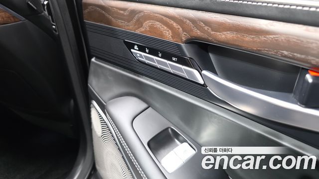 Genesis G90 2019 — photo 39