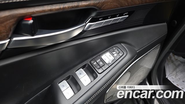 Genesis G90 2019 — photo 40