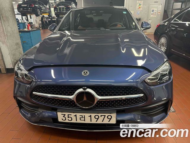 Mercedes-Benz C-Class 2025 — photo 2
