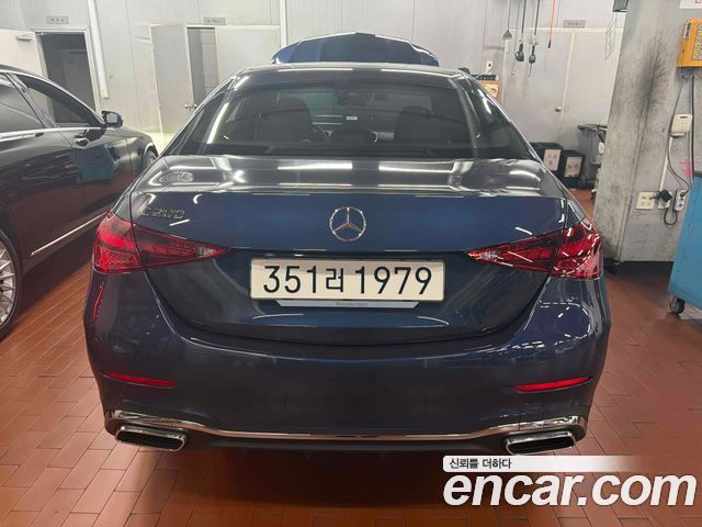 Mercedes-Benz C-Class 2025 — photo 3