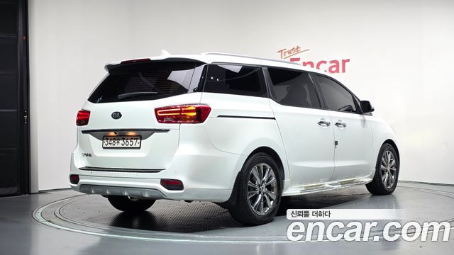 Kia Canival 2019 — photo 2