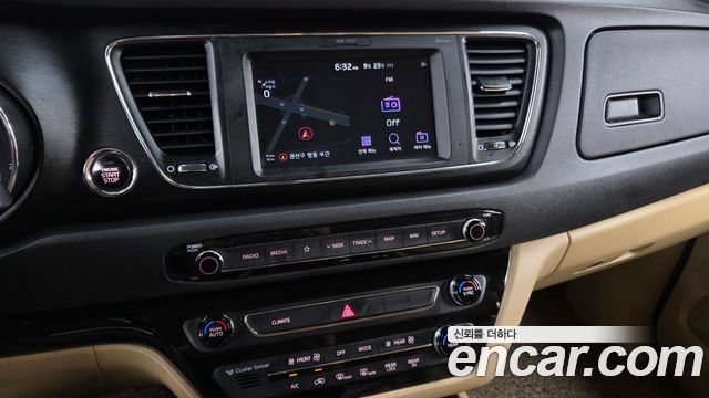Kia Canival 2019 — photo 17