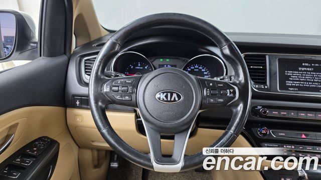 Kia Canival 2019 — photo 8
