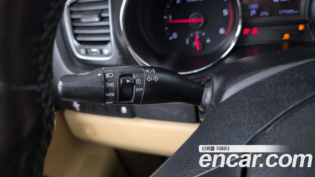 Kia Canival 2019 — photo 16