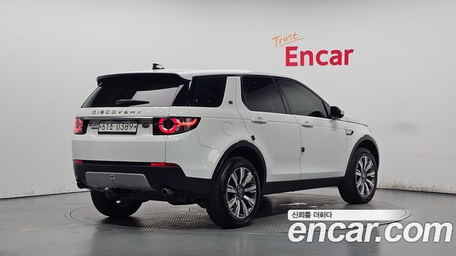 Land Rover Discovery Sport 2017 — photo 2