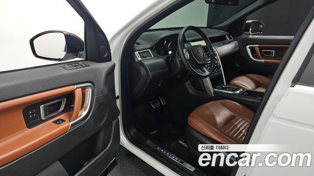 Land Rover Discovery Sport 2017 — photo 11