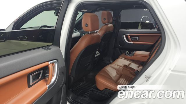 Land Rover Discovery Sport 2017 — photo 12