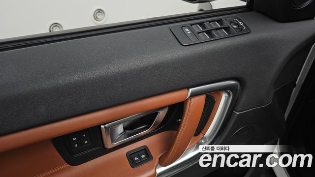 Land Rover Discovery Sport 2017 — photo 16