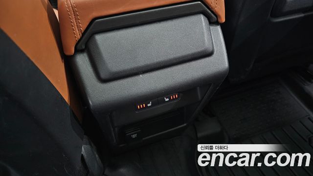 Land Rover Discovery Sport 2017 — photo 17