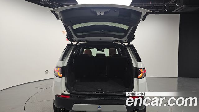 Land Rover Discovery Sport 2017 — photo 20