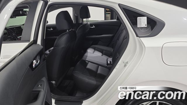Kia K3 2024 — photo 17