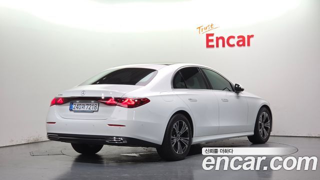 Mercedes-Benz E-Class 2025 — photo 2