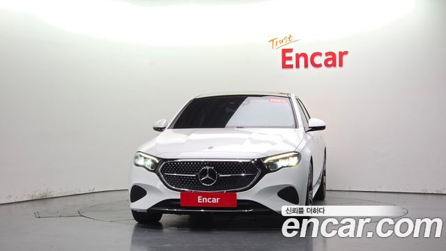 Mercedes-Benz E-Class 2025 — photo 3