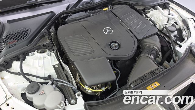 Mercedes-Benz E-Class 2025 — photo 6