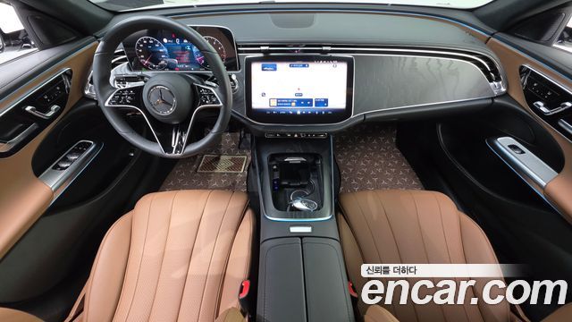 Mercedes-Benz E-Class 2025 — photo 10