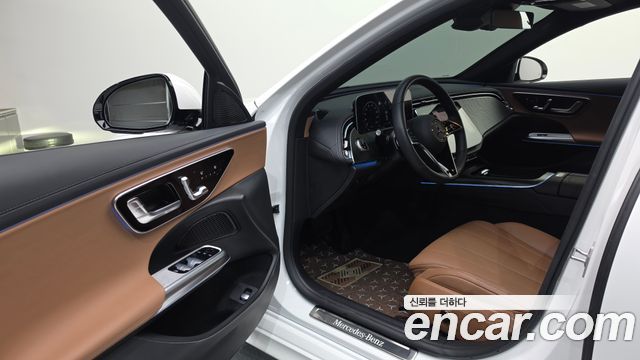 Mercedes-Benz E-Class 2025 — photo 13