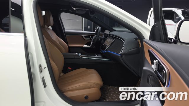 Mercedes-Benz E-Class 2025 — photo 17