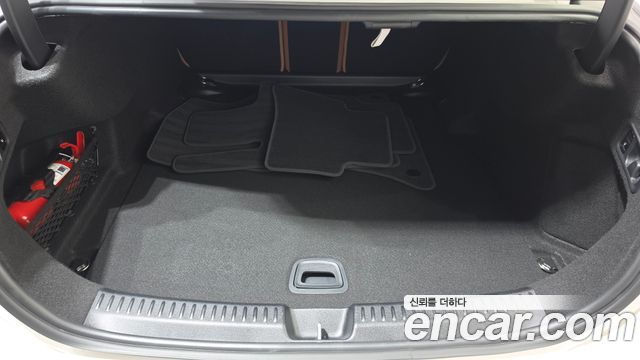 Mercedes-Benz E-Class 2025 — photo 26