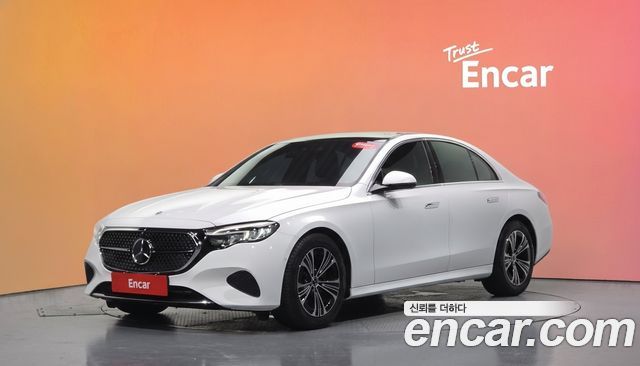 Mercedes-Benz E-Class 2025 — photo 1