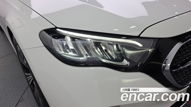 Mercedes-Benz E-Class 2025 — photo 8