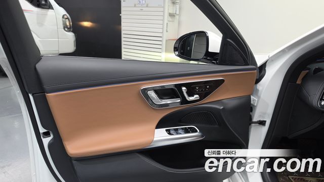 Mercedes-Benz E-Class 2025 — photo 14