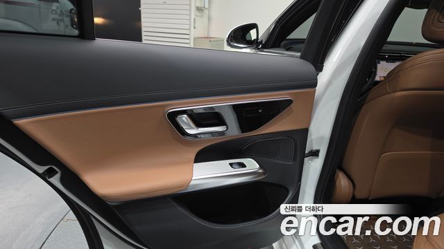 Mercedes-Benz E-Class 2025 — photo 15